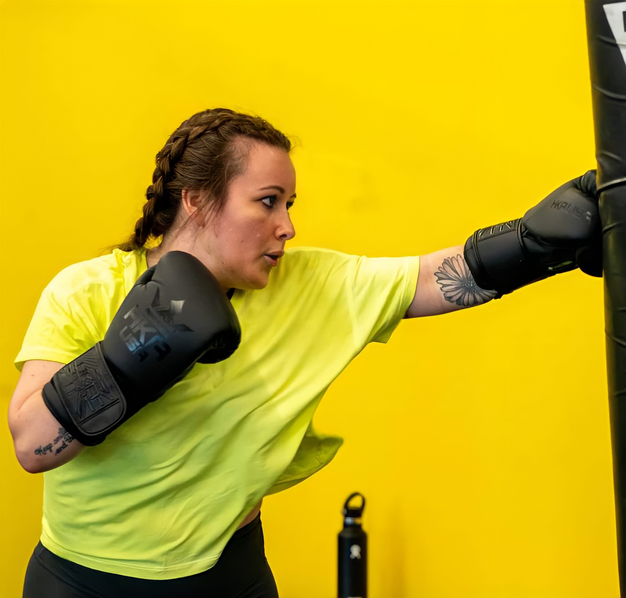 BOX STL athlete throwing a punch on the heavy bag